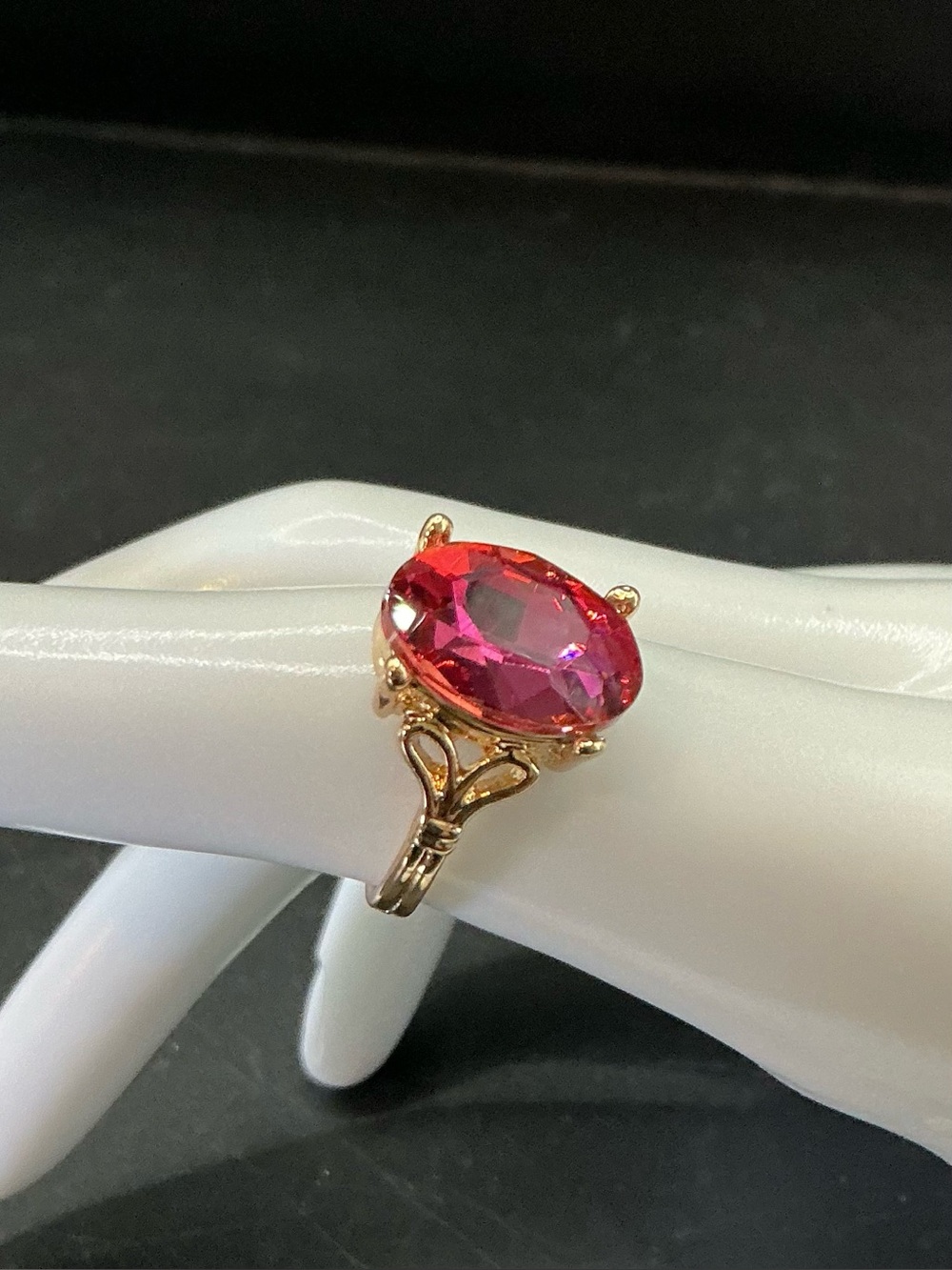 GOLDTONE COCKTAIL RING WITH PINK OVAL STONE SIZE 7 1/4